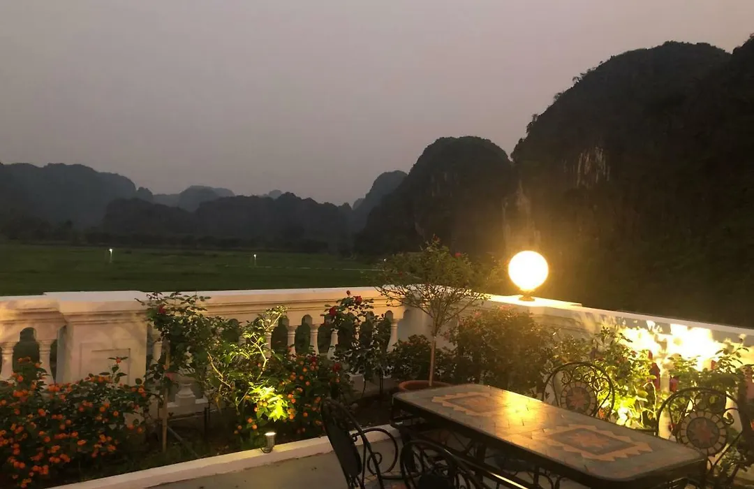 Liberty Hall Tam Coc Hotel & Villa-1